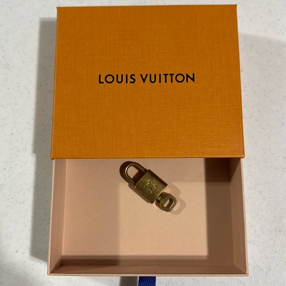Louis Vuitton #326 Lock & Key with LV Small Box EUC - Picture 4 of 8